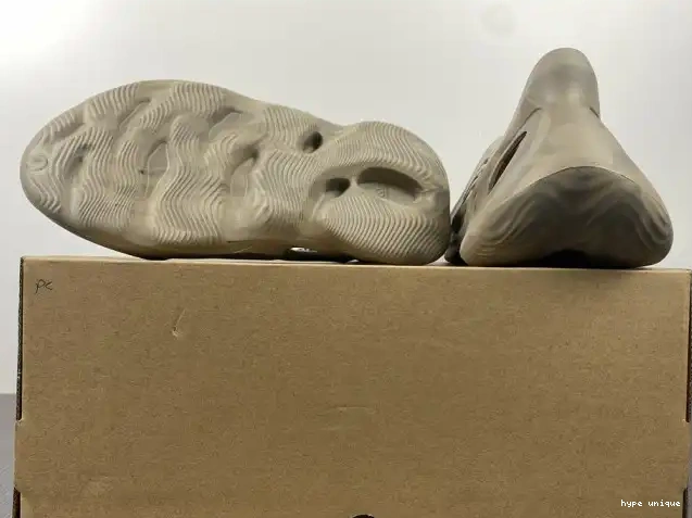 hype RNNR GX4472 Yeezy Stone Adidas Foam Sage 0612